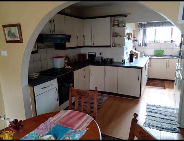 6 BEDROOM HOUSE FOR SALE IN QUEENSBURGH CENTRAL